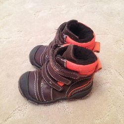 Gufo toddler boys or girls shoes in size 5