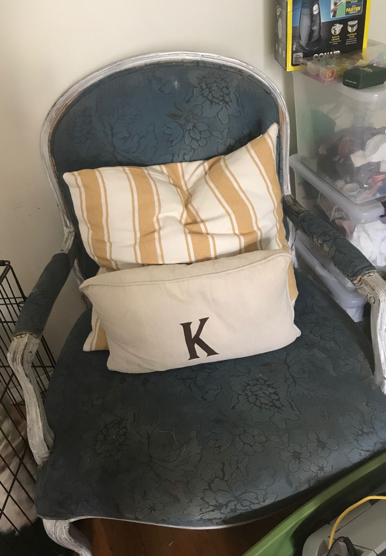 Beautiful big wood chairs with French legs very wide can fit two people very comfortable originally $500 each I have two