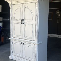 SOLID WEATHERED OAK RUSTIC HUTCH, CUPBOARD OR DISPLAY CASE