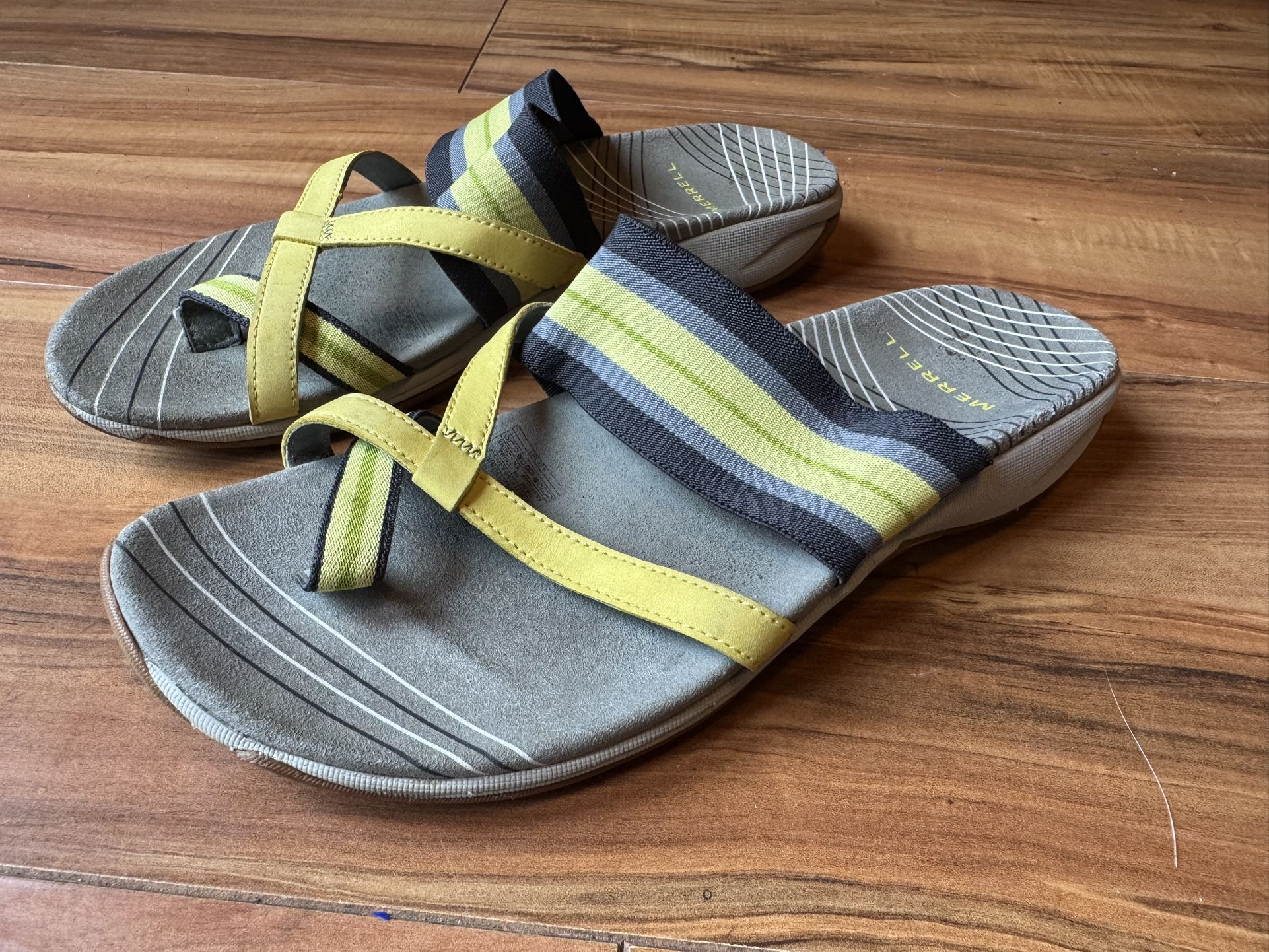 Merrell Zinnia Strappy Sandals Yellow Black Stripe Flat Slip On Shoes Size 9