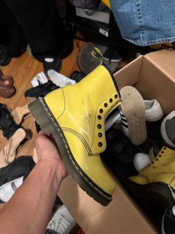 🔥 GARAGE SALE – Vintage Finds, Shoes, Bags, Clothing & More! EVERYTHING MUST GO!