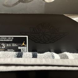 Air Jordan 1 Mid SE