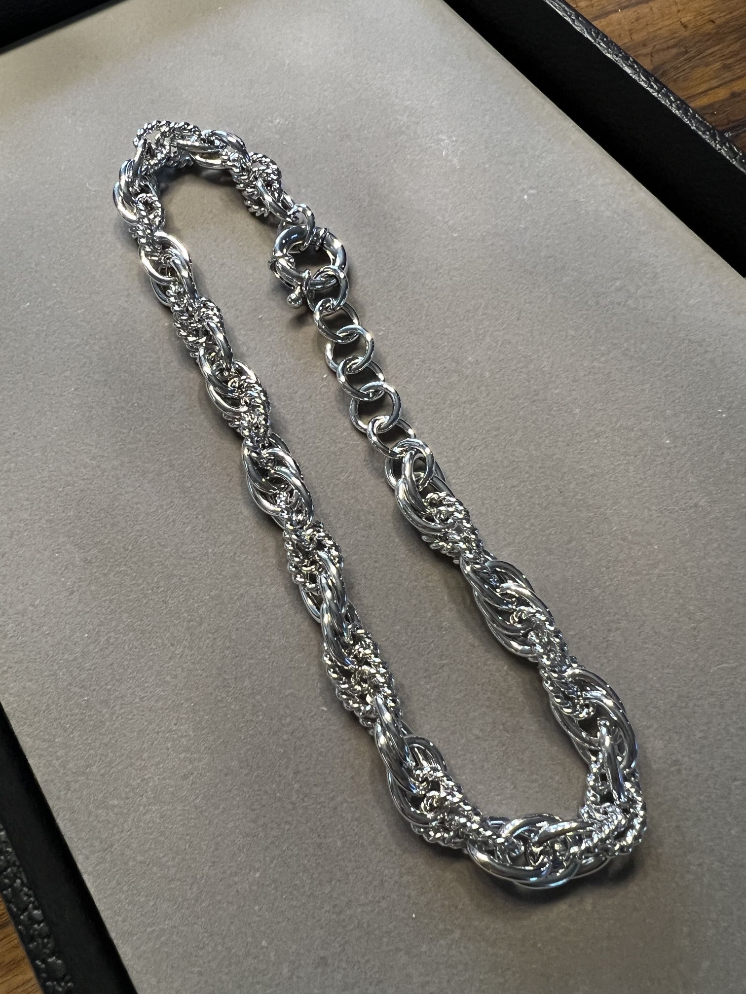 Complex chain choker