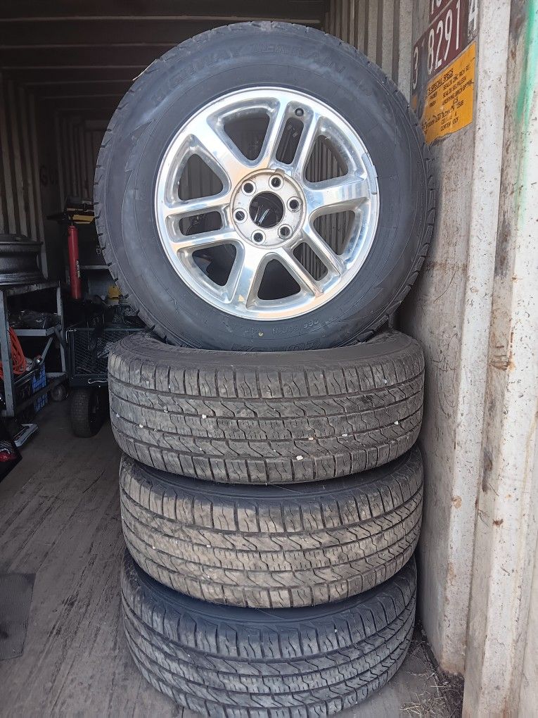 265 60 18" 95% New Mounted On Chevy/GMC Rims 6×4.5 Bolt Pattern 