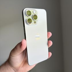 Selling iPhone 15 Pro Max 512 GB Natural Titanium 