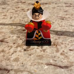 Lego 100   Mini fig red Queen 