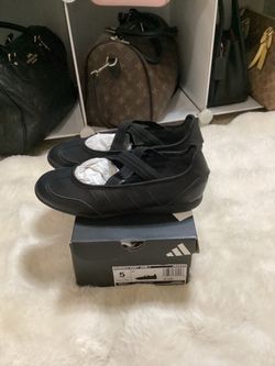 Adidas Barreda Mary Jane’s 6.5