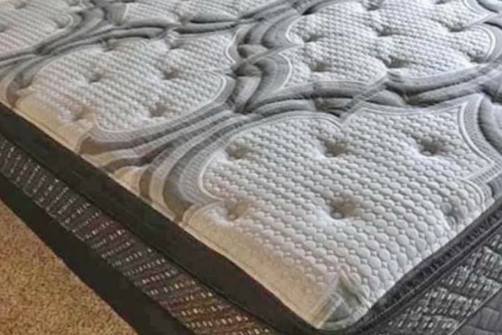 I REALLY NEED TO SELL EVERYTHING! BRAND NEW MATTRESSES! JUST $40!