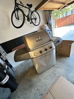Big Bbq grill for sale with side post too