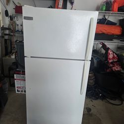 Frigidaire Top Freezer, Bottom Refrigerator