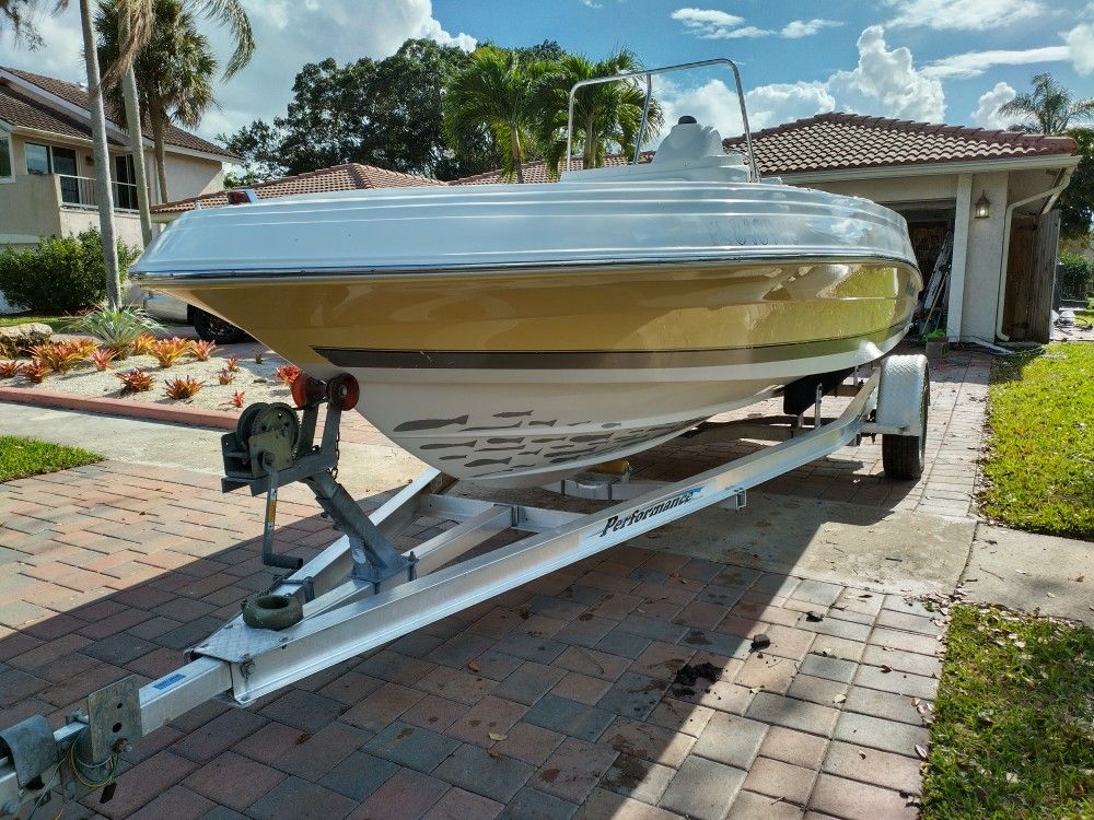 18' 2006 Wellcraft 180 Fisherman Center Console Boat