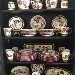 Gorgeous Set of ONEIDA  Strawberry Plaid Hand Painted Dinnerware Grapes Berries MINT