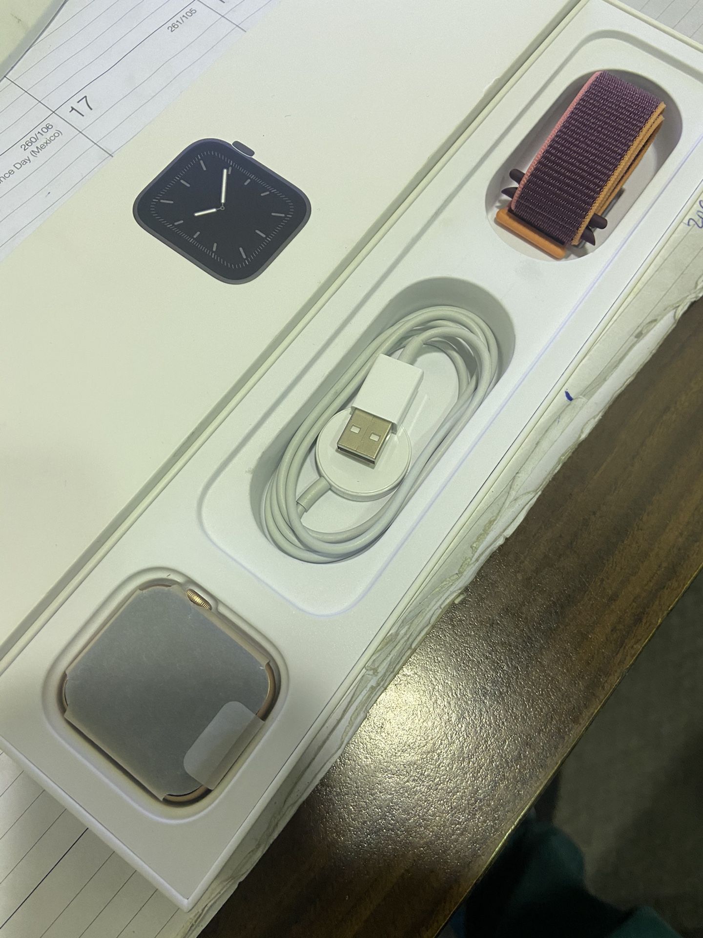 Apple Watch SE. Gold case 44 mm. Cellular