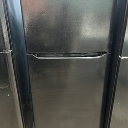 Like New Black 18 Cu Ft Refrigerator 