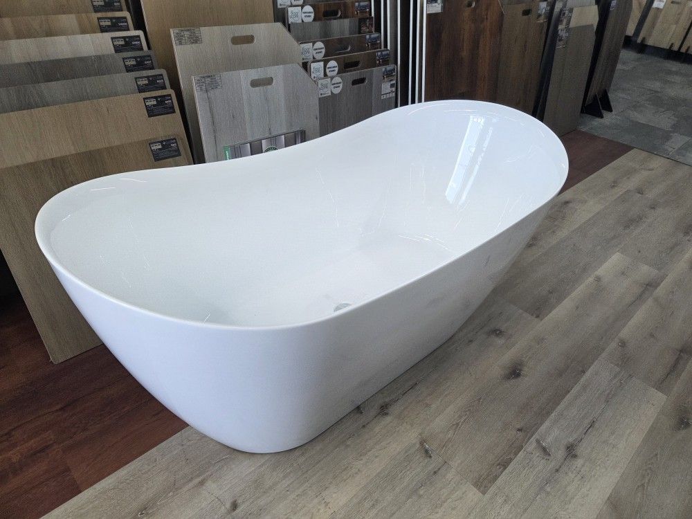 Freestanding Bathtubs In Different Styles & Sizes!