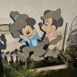 Micky And Mini Cutout