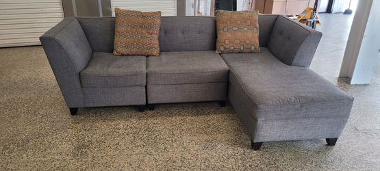Grey Sectional (I CAN DELIVER)