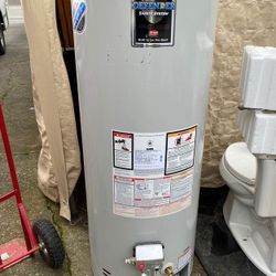 Refurbished 40 gal Natural Gas Water Heater (includes installation)