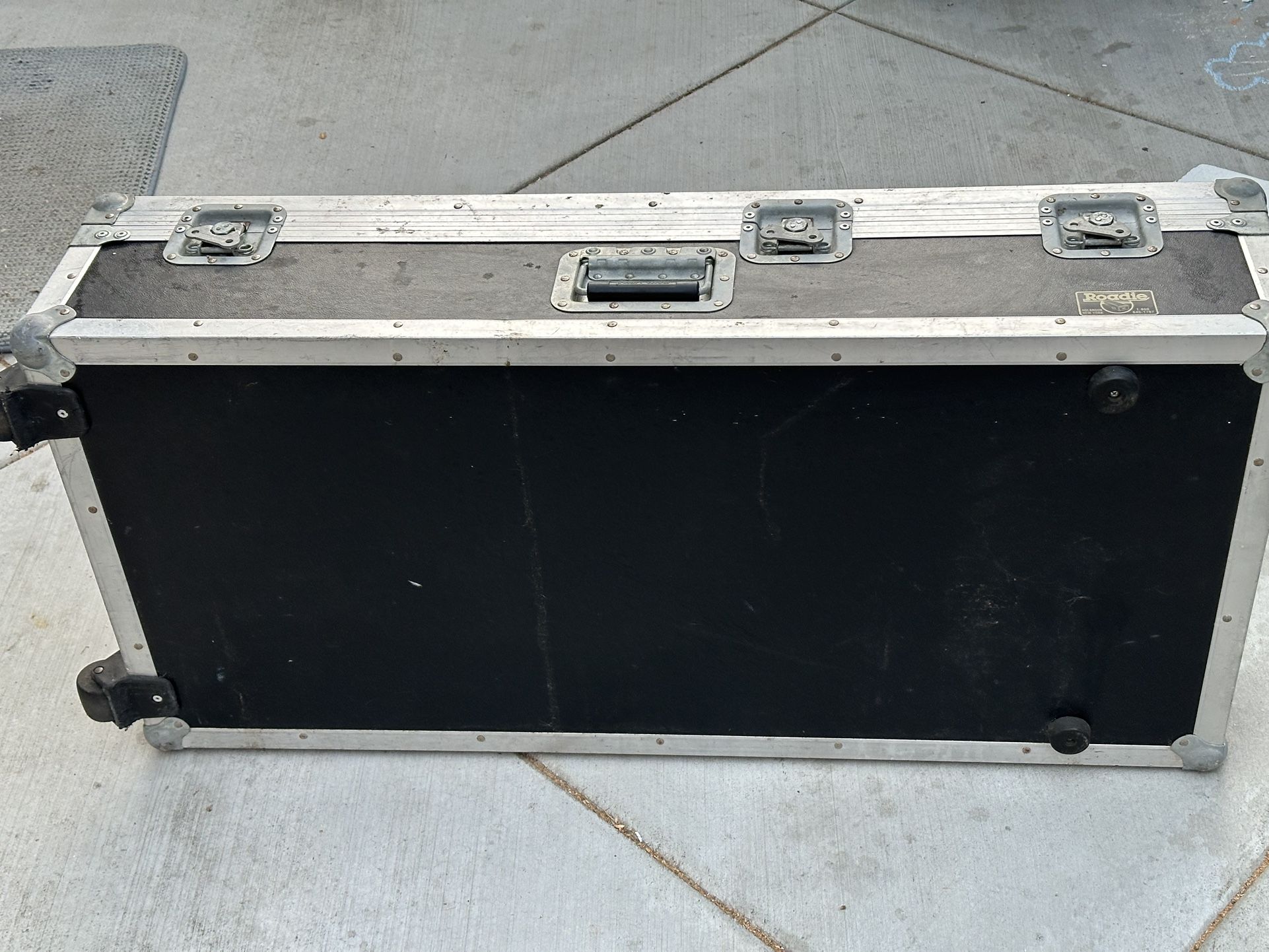 Heavy Duty Roadie Keyboard Case With Rolling Wheels