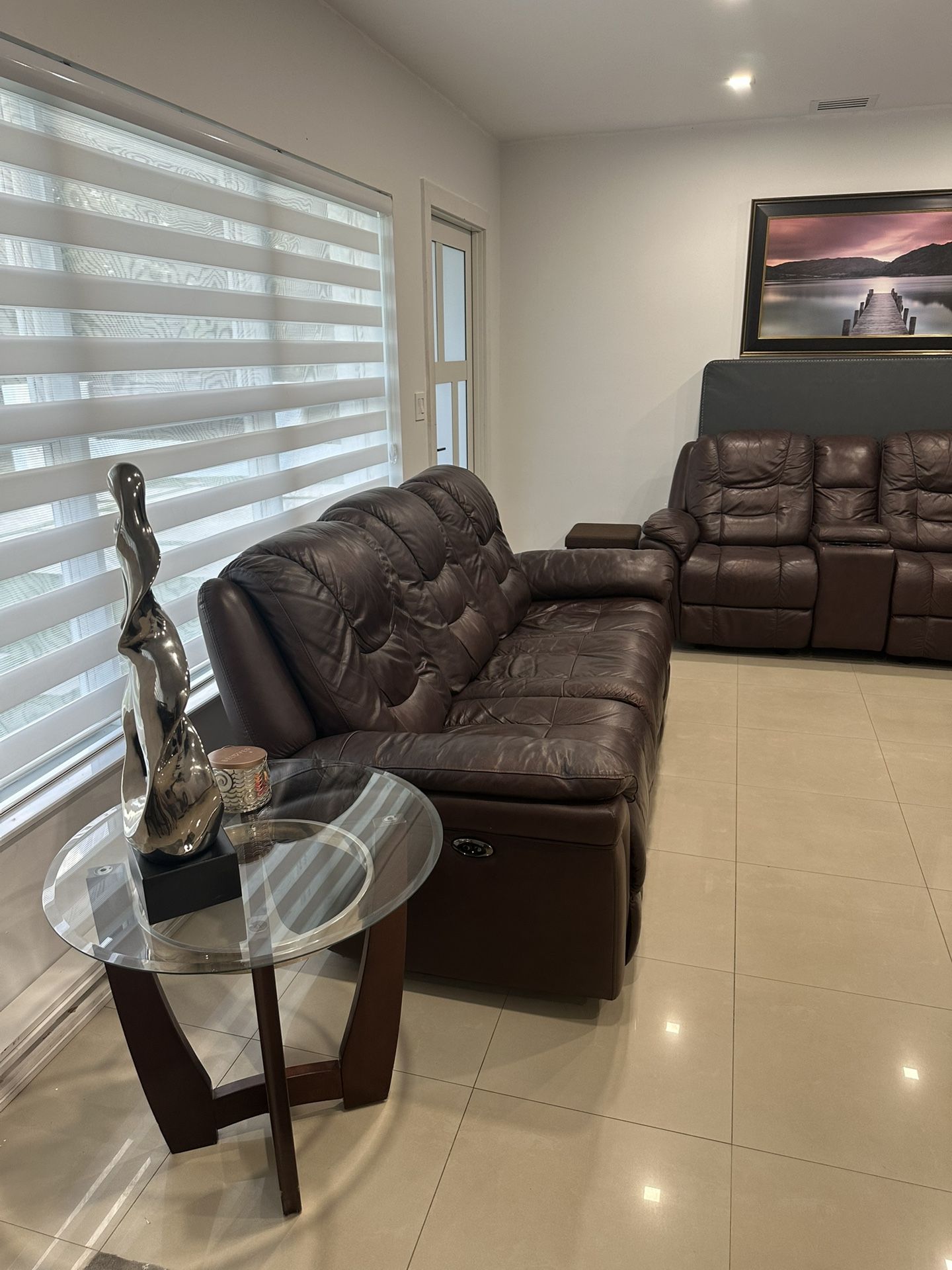 Sofa, Loveseat Set, Y Dos Mesas