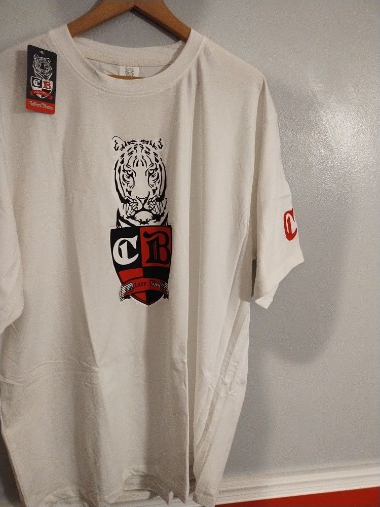 COLLARE BIANCO T-SHIRT..... CHECK OUT MY PAGE FOR MORE ITEMS
