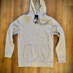 Under Armour men’s hoodie Size Small. 