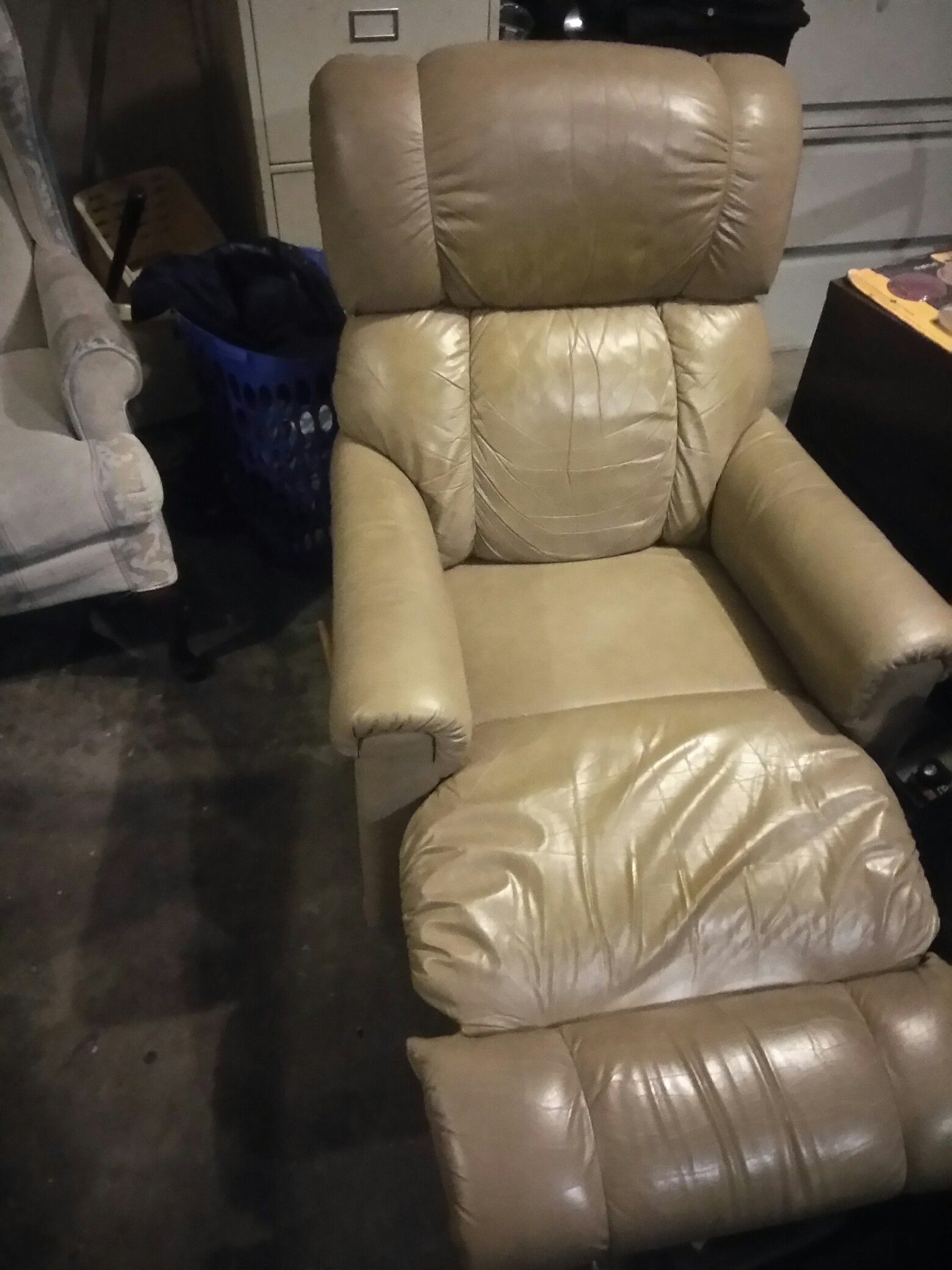 Recliner. free delivery at full price