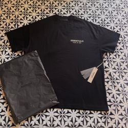 ESSENTIALS Black T-shirt (SMALL)