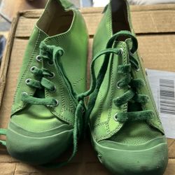 Keen kids size 2 green polka dot  metallic shiny sneakers