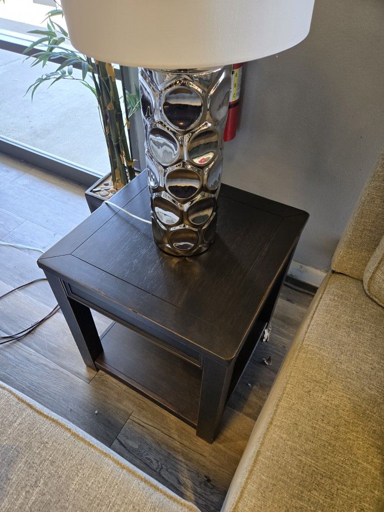 SQUARE WOODEN END TABLE