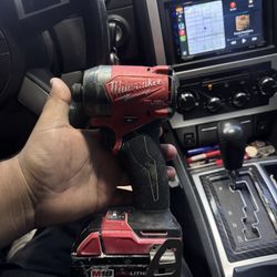 Milwaukee m18 impact with battery 