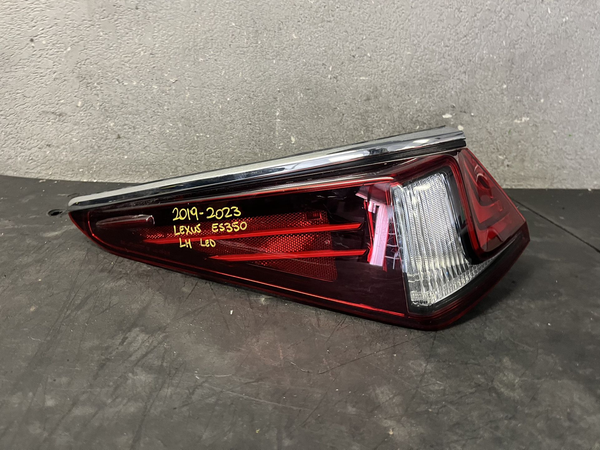 2019-2020-2021-2022 LEXUS ES LEFT LED TAIL LIGHT OEM USED