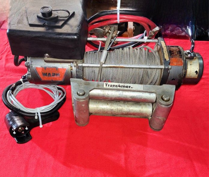 WARN M6000 ELECTRIC WINCH WITH ROLLER FAIRLEAD AND REMOTE