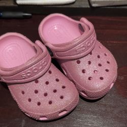 Child’s Crocs Size 5