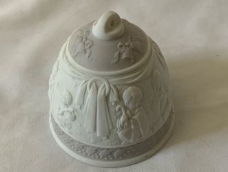 Porcelain bell