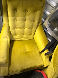 2 rotating chairs