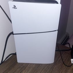 Ps5 1T comes with 3 controllers