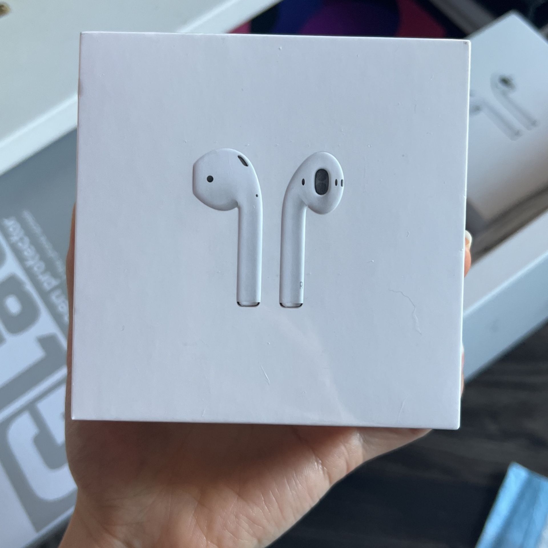 AirPods w Charging Case