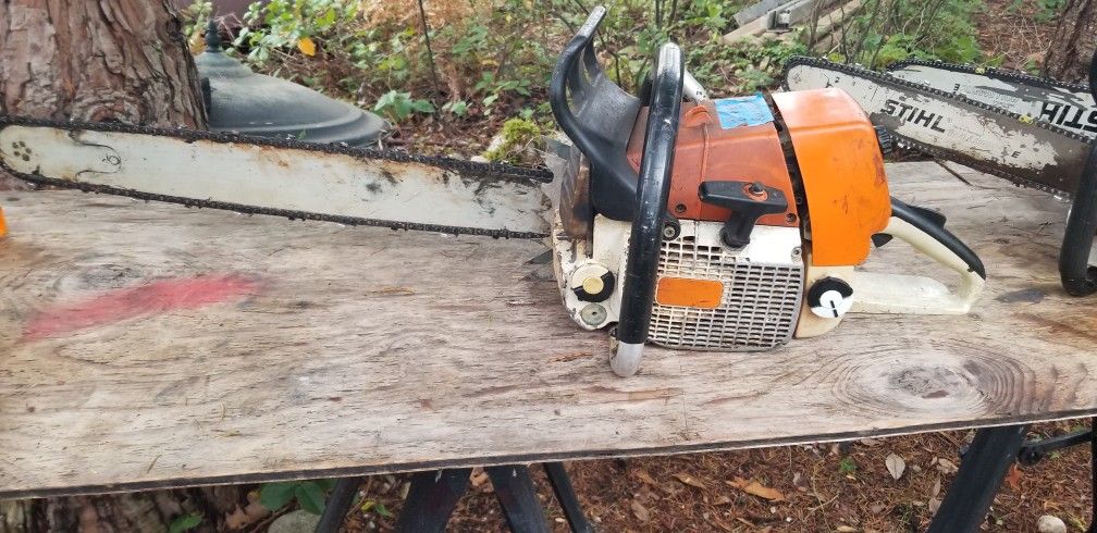 Stihl ms460 Chainsaw runs great.
A little dirty and maybe a little ugly because it's one my personal normally (keeper saws).