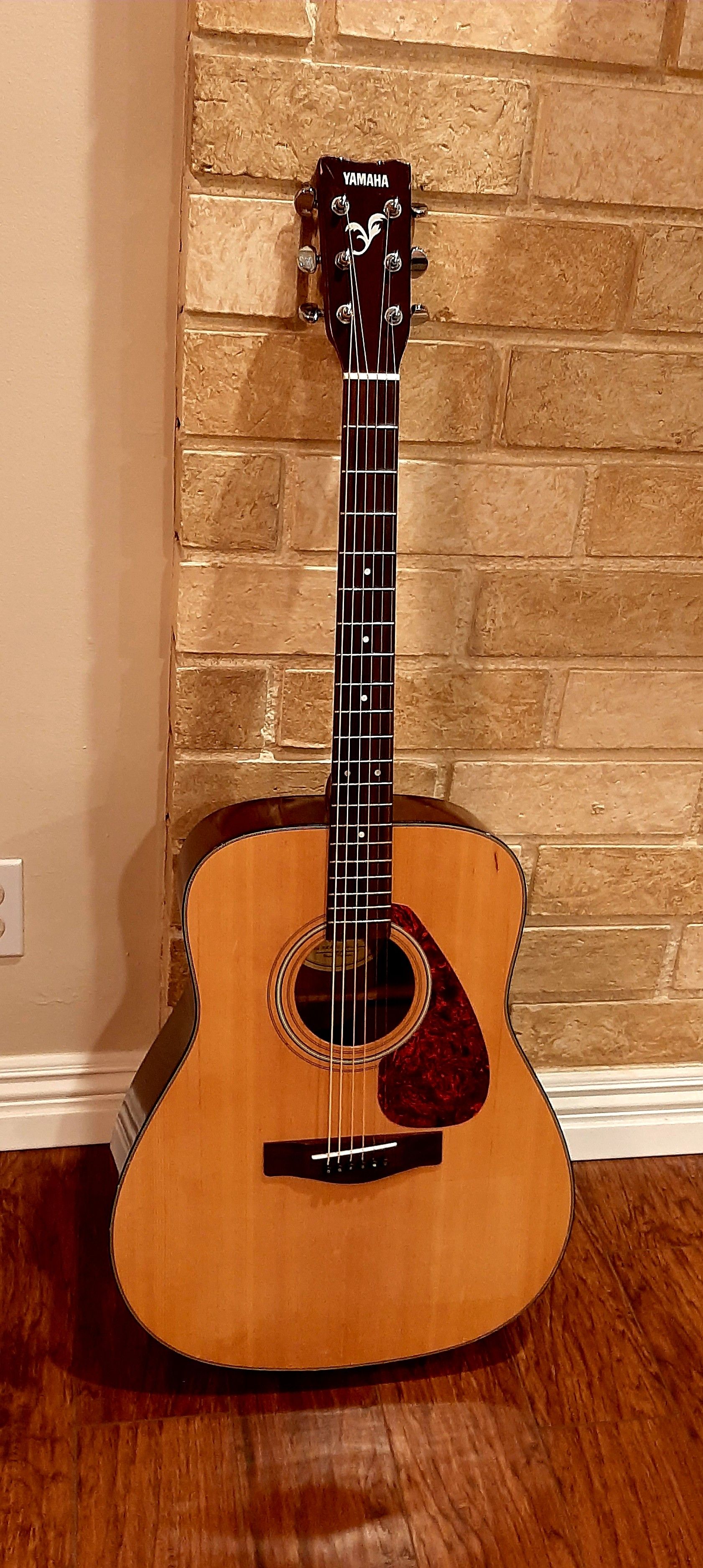 Yamaha Acoustic Guitar