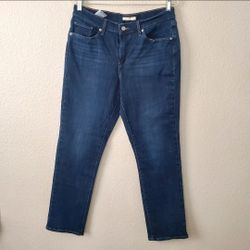 NWOT Levis Womens Dark Wash Classic Straight Size: 31