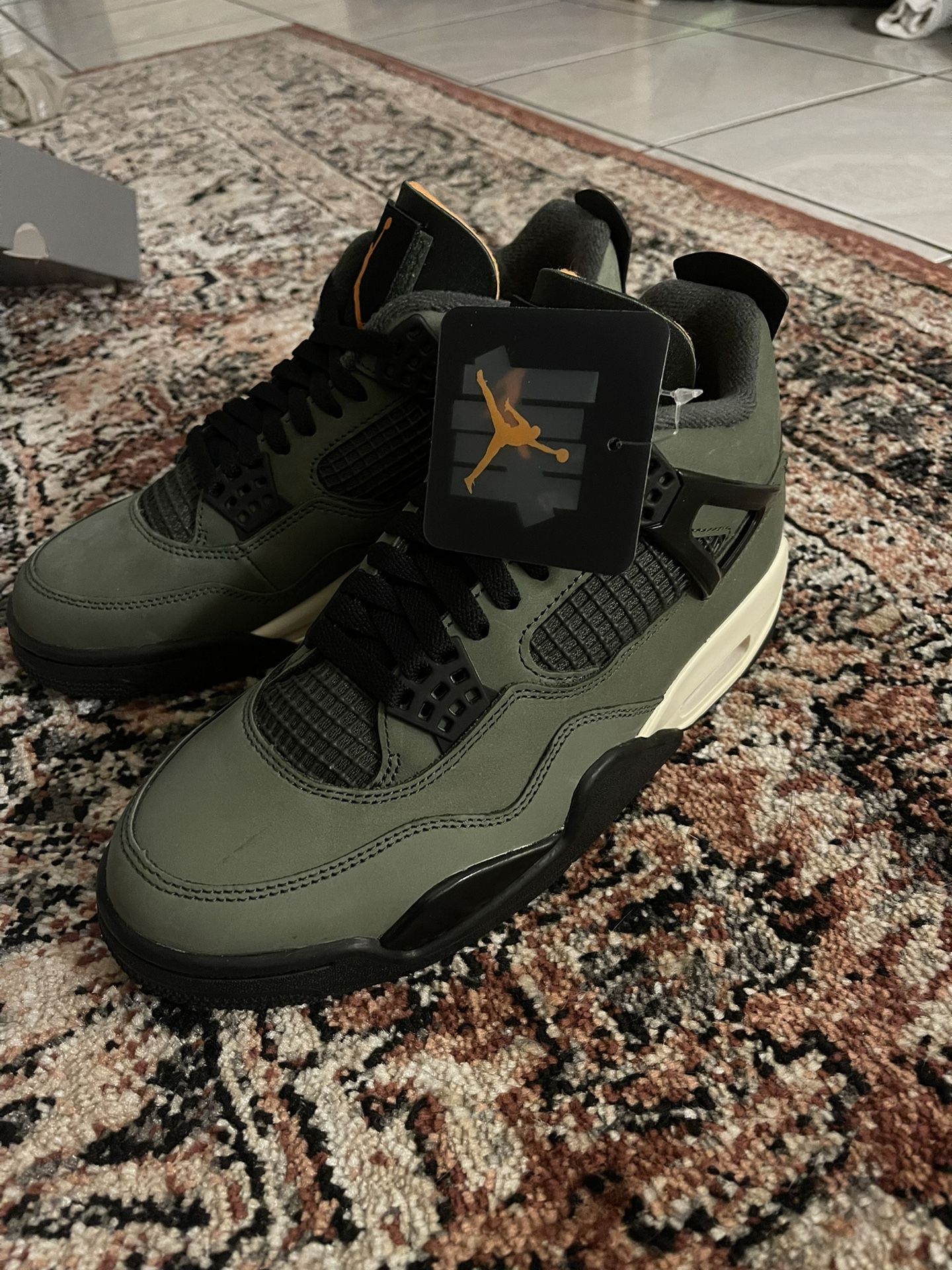 Jordan 4 Undefeated 