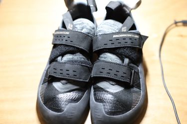 Rock Climbing Shoes - Black Diamond Momentums Size 8