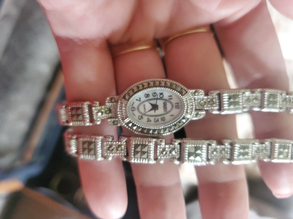 Pretty Watch And Matching Bracelet Never Worn.