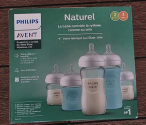 Philips Avent Glass Natural Bottle with Natural Response Nipple, Baby Gift Set, 