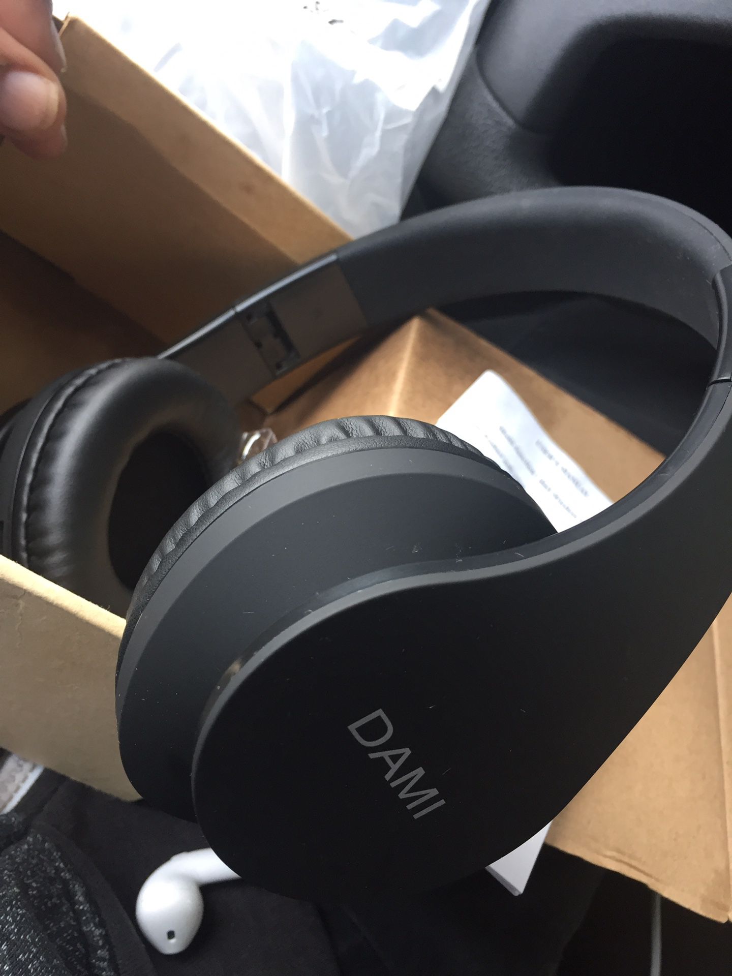 Black Dami Beats Bluetooth Headphones