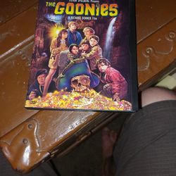 Movie  Steven Spielberg The Goonies