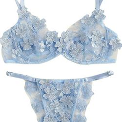 Women's Sexy Sheer Lace Spaghetti Strap Flower Applique Lingerie Set

