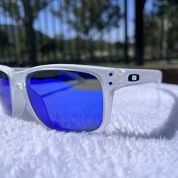 Oakley Holbrook Sunglasses New In Box