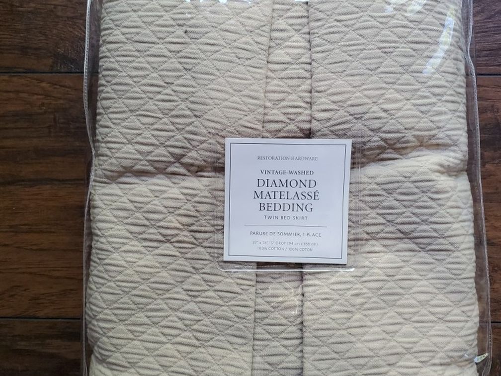 RESTORATION HARDWARE RH TWIN SIZE BED SKIRT - DIAMOND MATELASSE QUILT - DUNE BEIGE